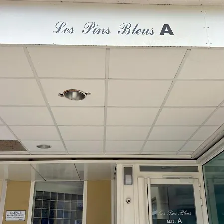 Les Pins Bleus Antibes